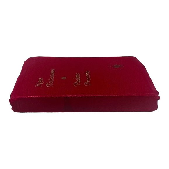 The New Testament Of Our Lord and Saviour Jesus Christ w/ Psalms and Proverbs - Picture 6 of 8